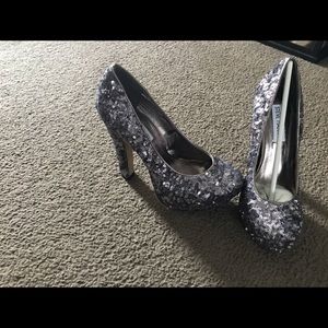 Never worn.  Bought for wedding found others ones.